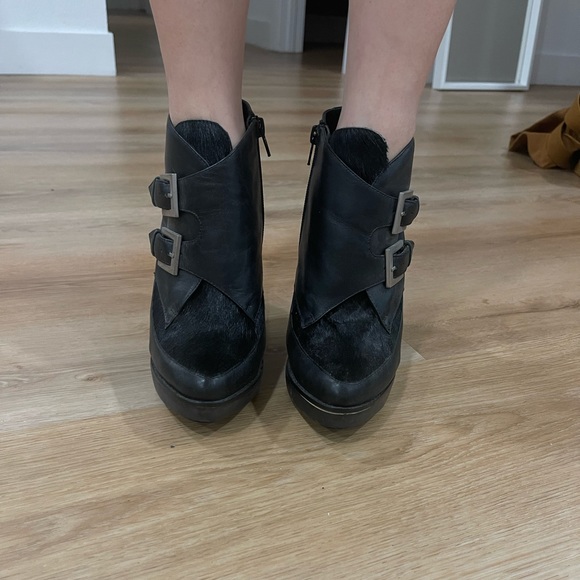 Jeffrey Campbell black leather booties with fur detail, size 7 - Picture 2 of 7
